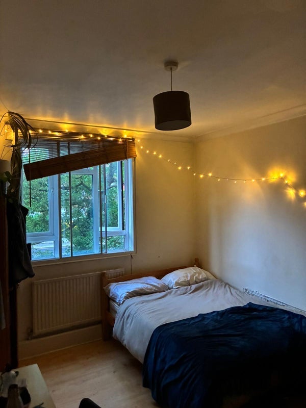 Room Fulham Palace Road in Greater London