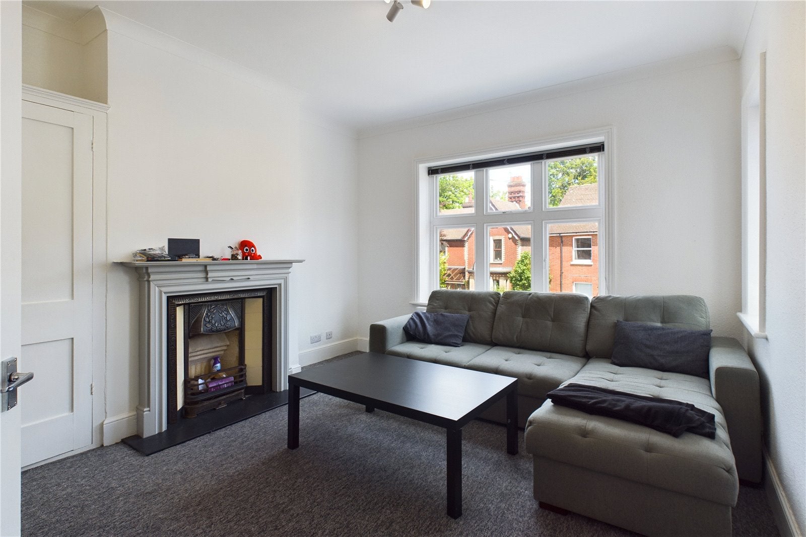 Flat De La Warr Road in Mid Sussex