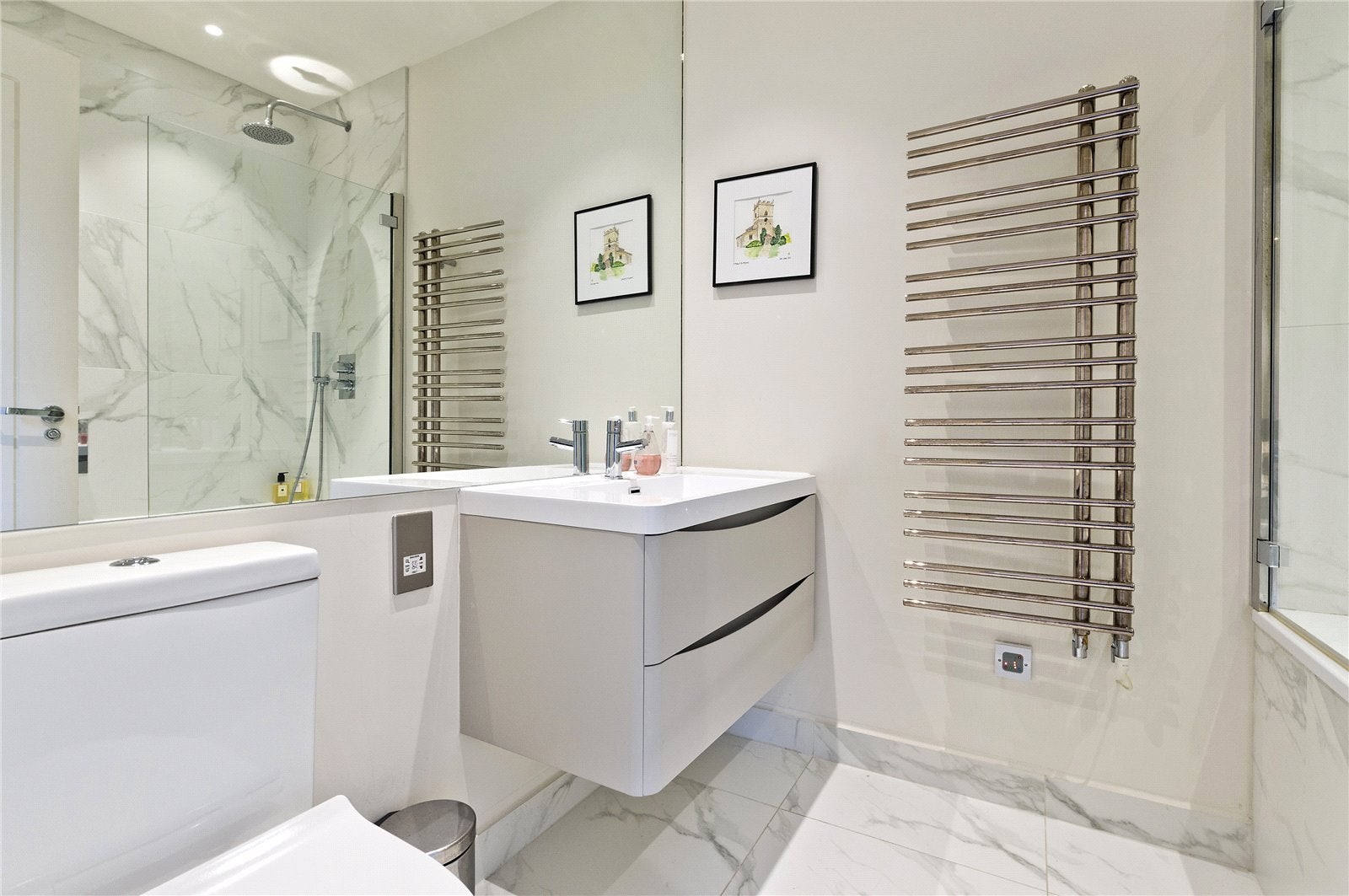 Flat Rowallan Road in Greater London