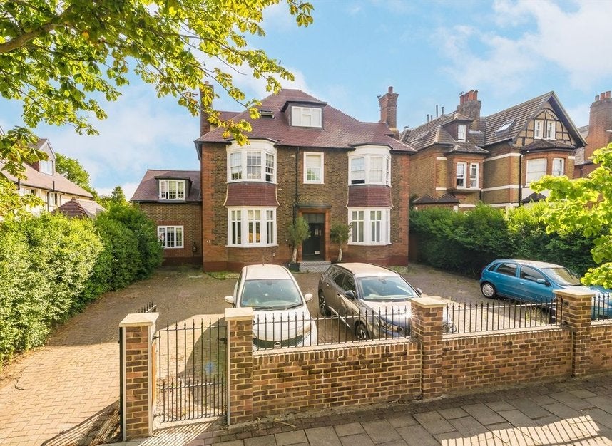 House Thrale Road in Greater London