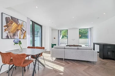 Flat Merino Gardens in Greater London