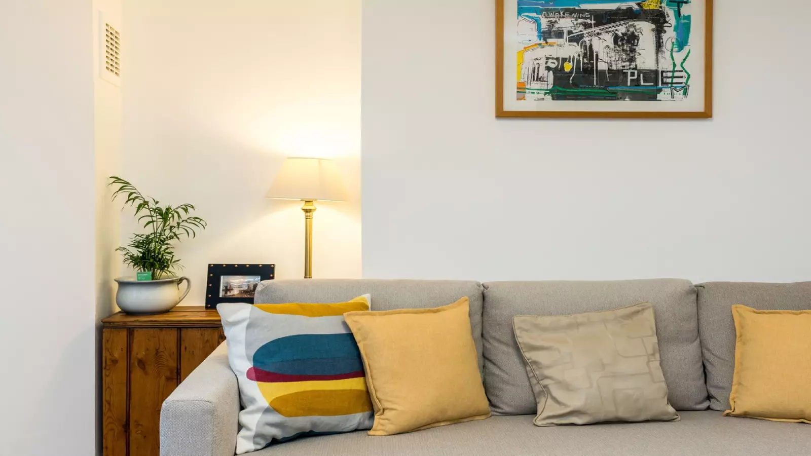 Flat Ommaney Road in Greater London