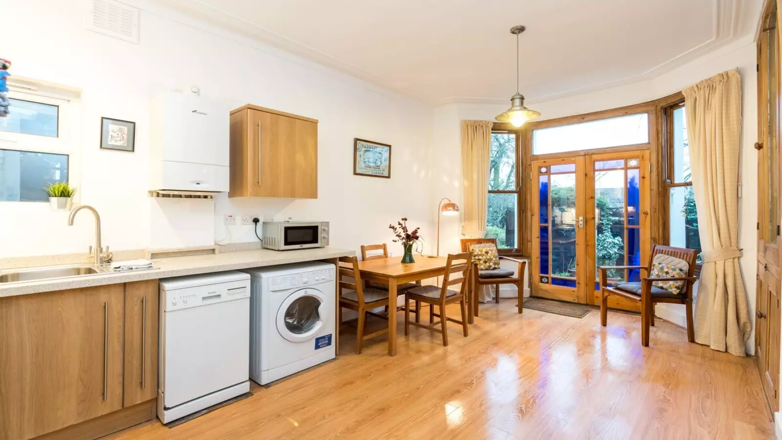 Flat Ommaney Road in Greater London