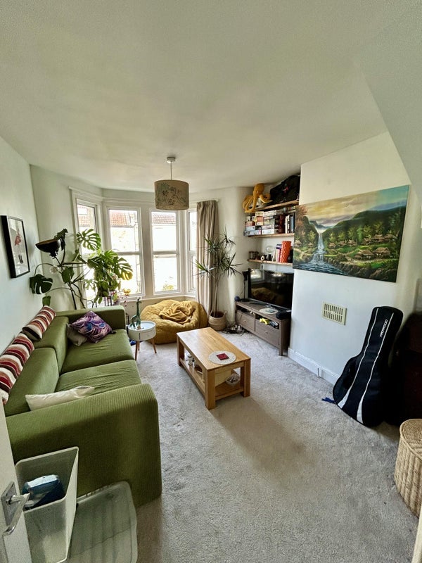 Room Manor Road in Bristol