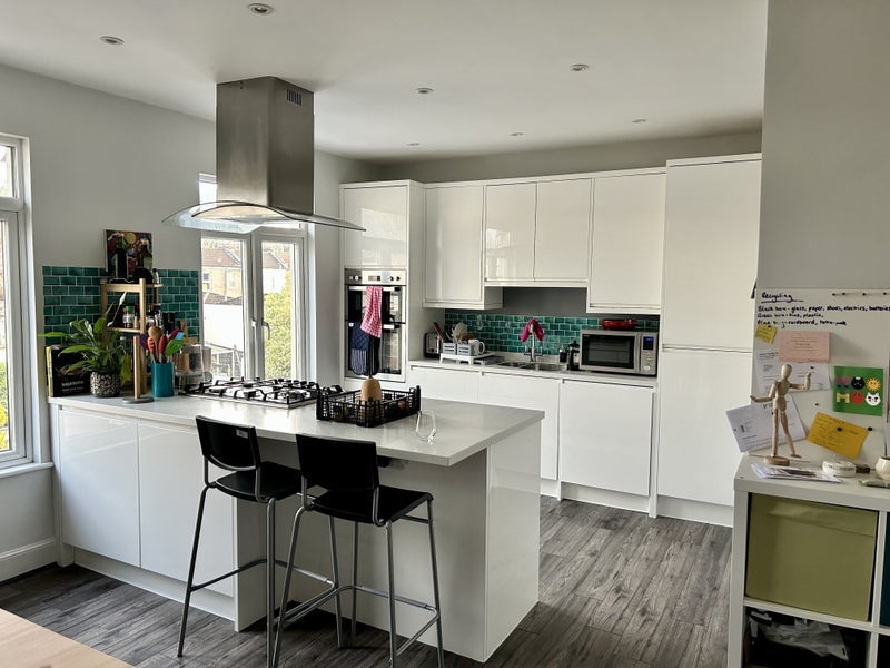 Room Manor Road in Bristol