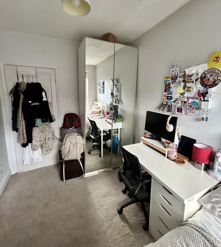 Room Manor Road in Bristol