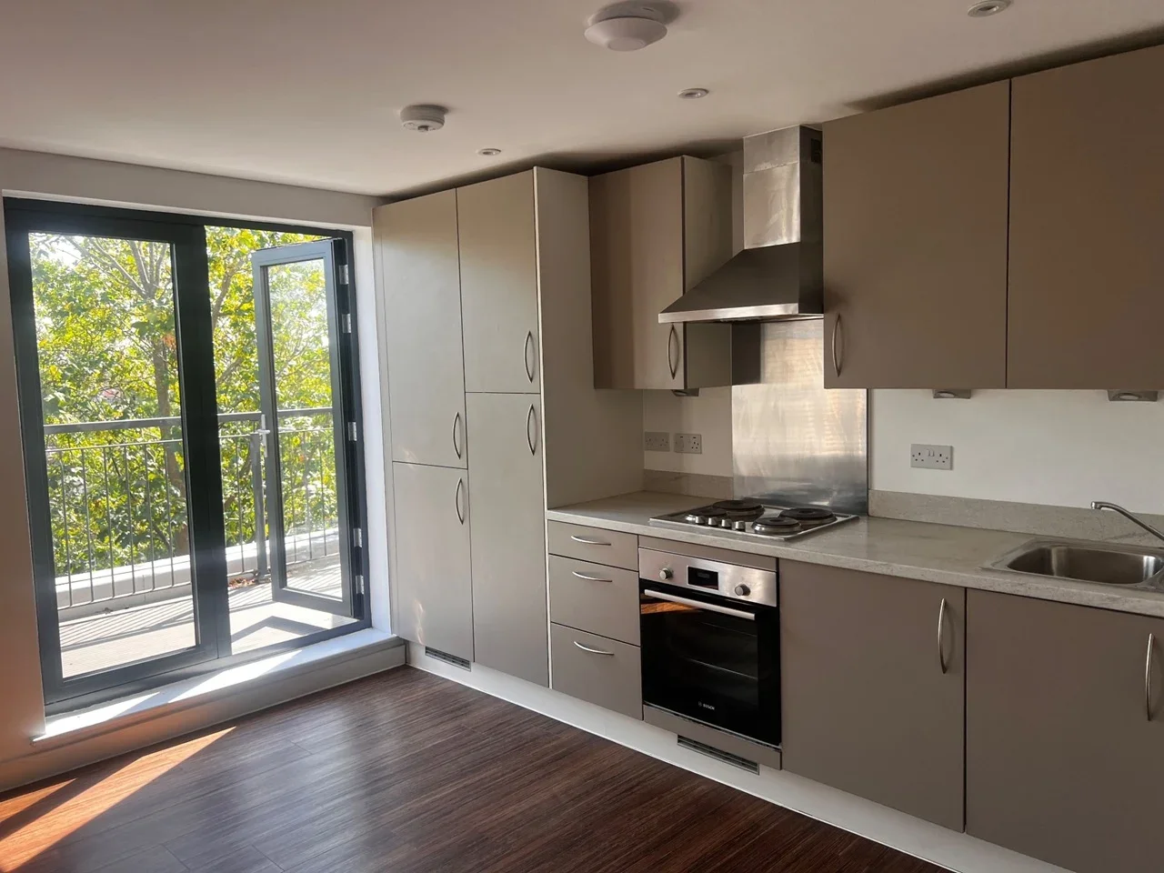 Flat Shapland Way in Greater London