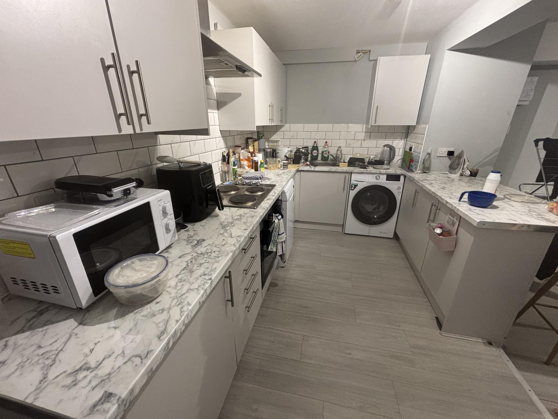 Flat Rosebank Road in Leeds