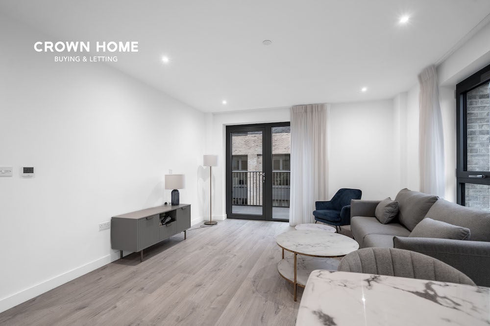 Flat Station Place in Greater London