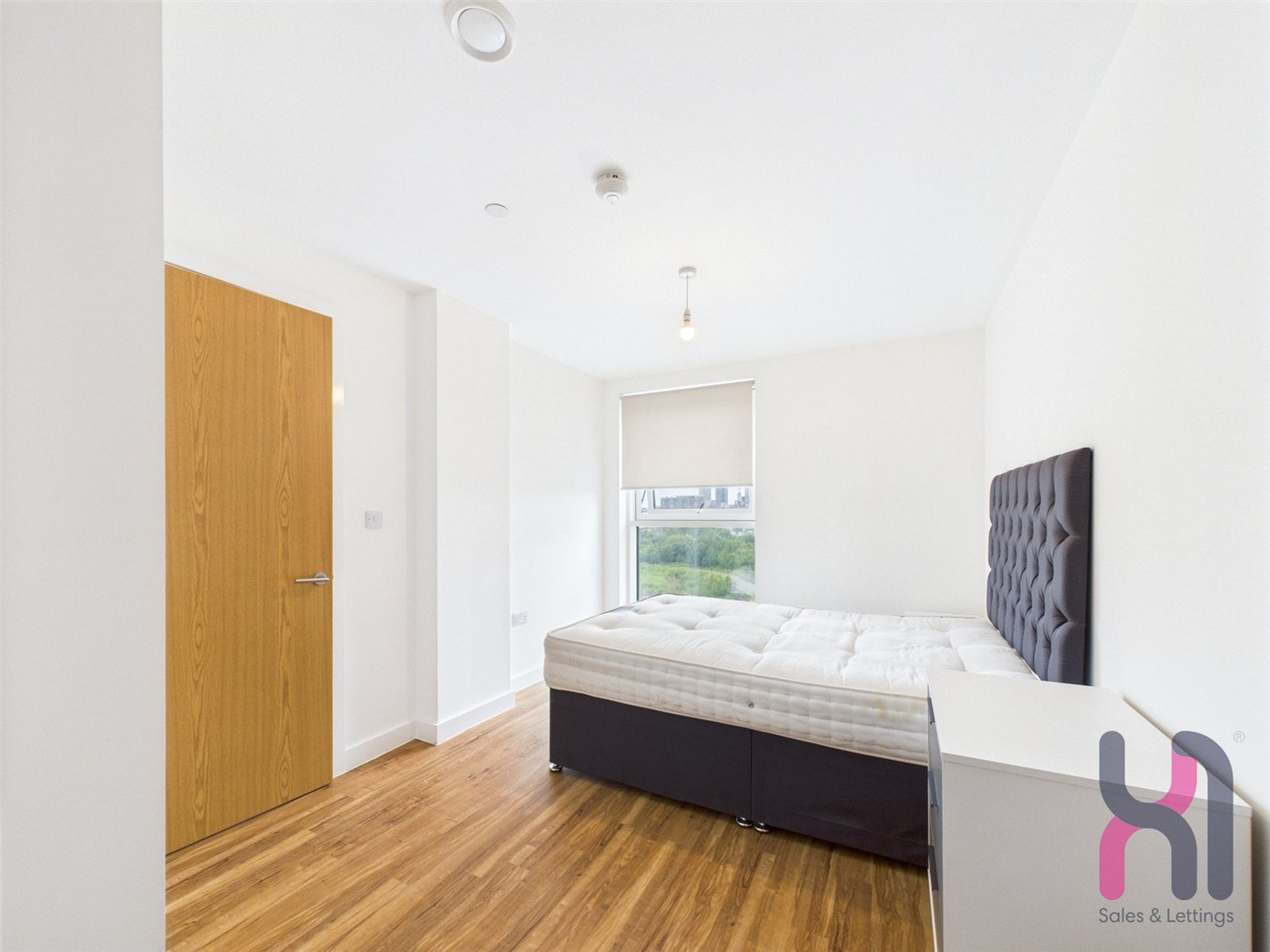 Flat Pomona Strand in Trafford