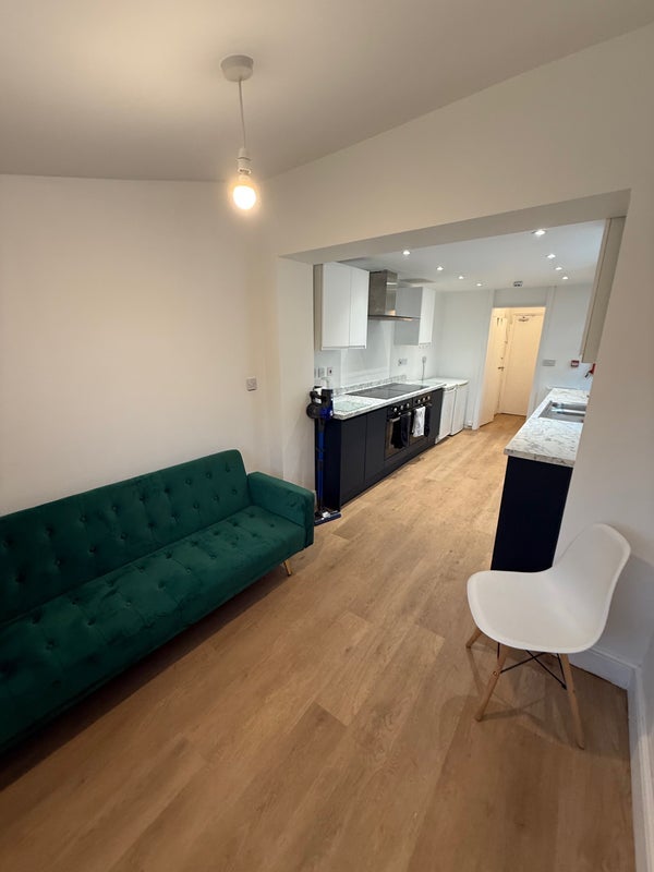 Room Coronation Road in Bristol