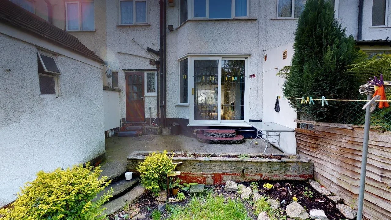 House Markmanor Avenue in Greater London