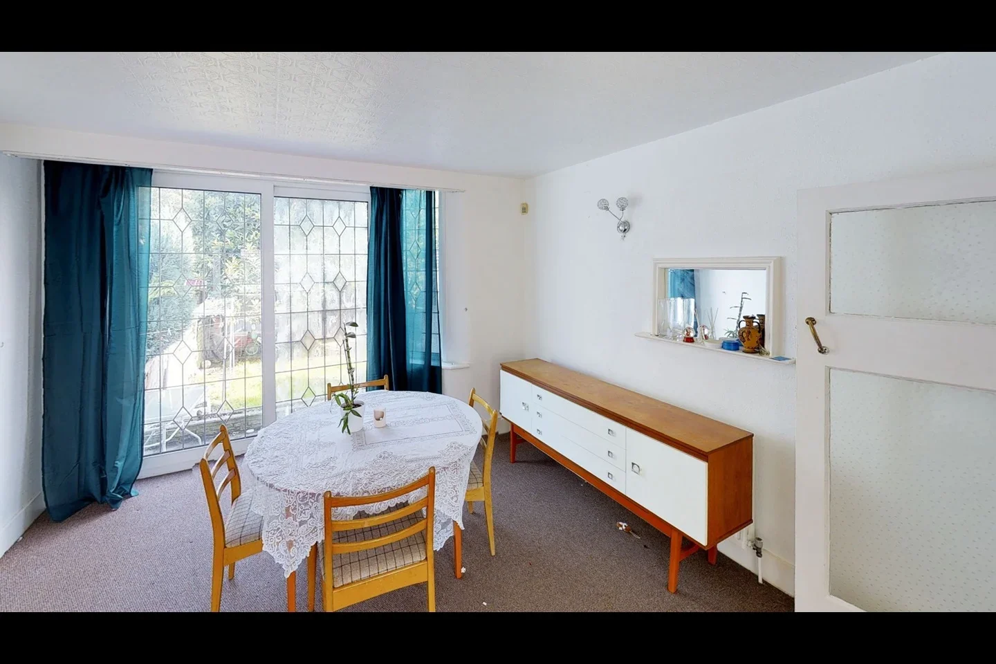 House Markmanor Avenue in Greater London