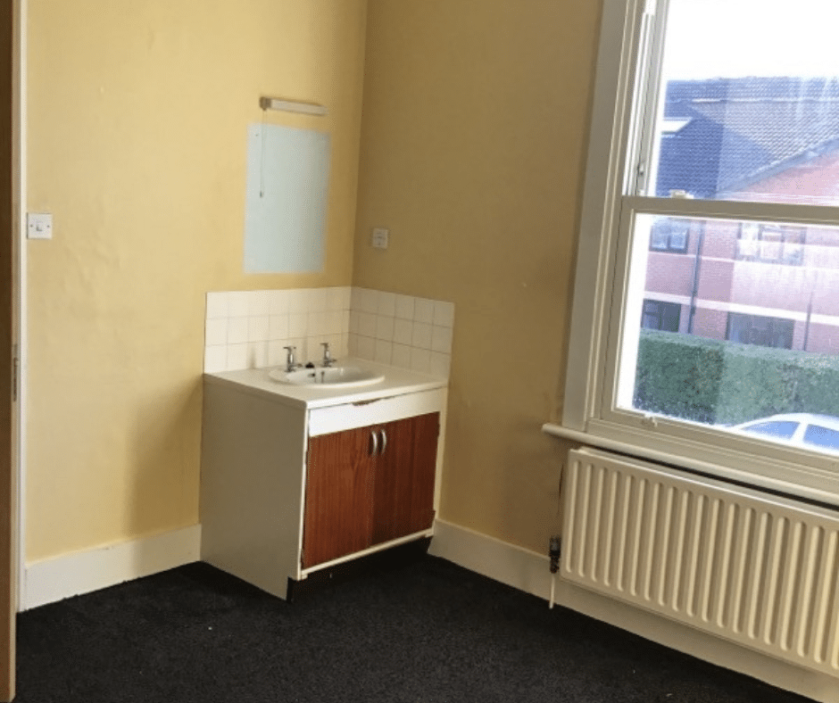 Room Lumley Road in Reigate and Banstead