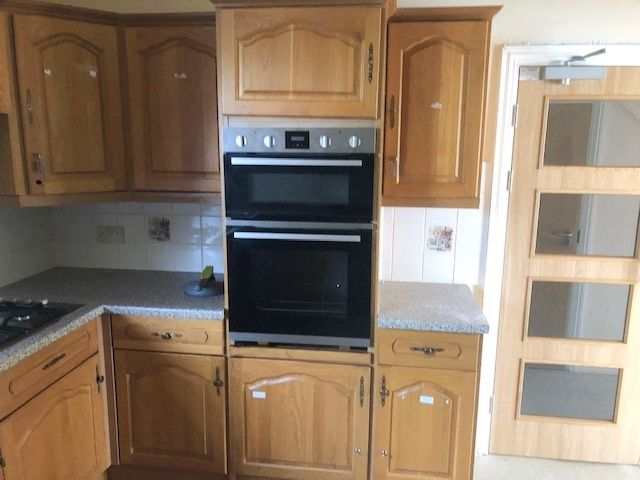 Room Lumley Road in Reigate and Banstead