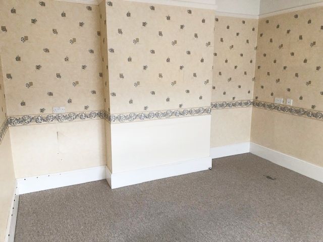 Room Lumley Road in Reigate and Banstead