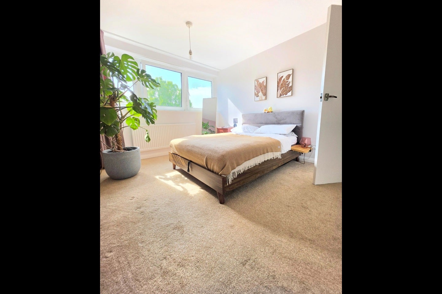 Room Trafalgar Drive in Walton-on-Thames