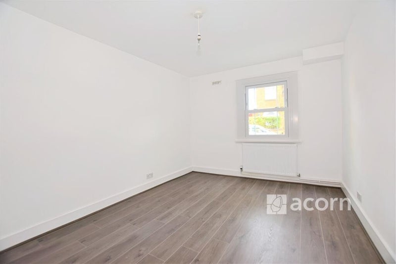 Room Southwark Park Road in Greater London