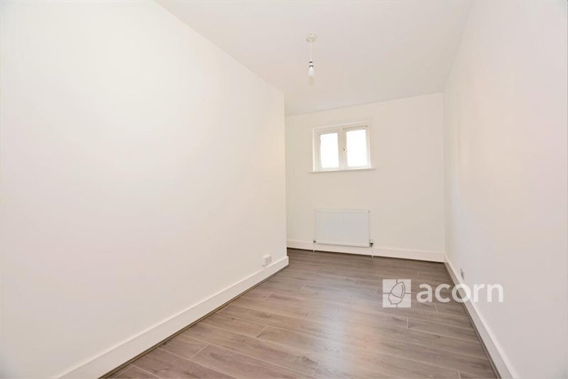 Room Southwark Park Road in Greater London