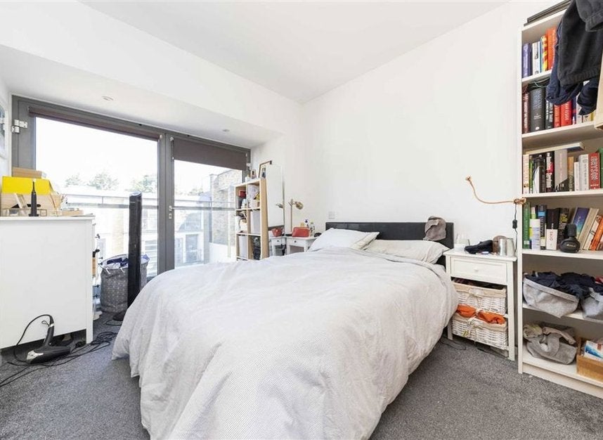 Flat Tanners Yard in Greater London