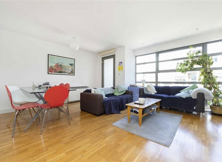 Flat Tanners Yard in Greater London