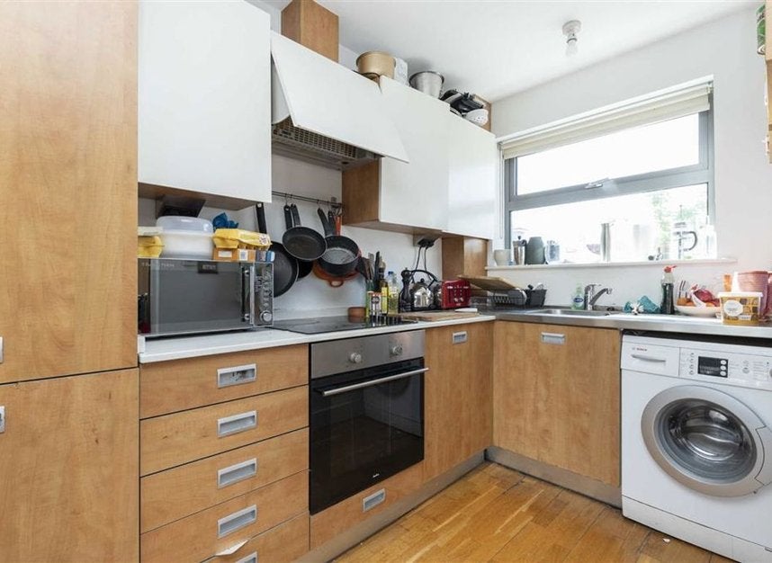 Flat Tanners Yard in Greater London