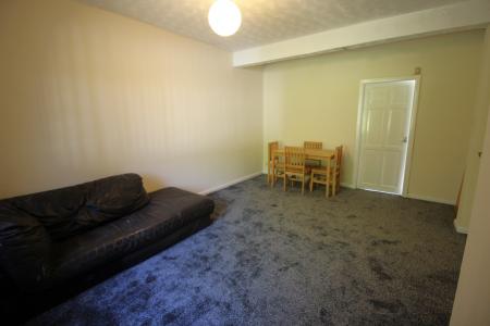 Flat Wellmead Close in Manchester