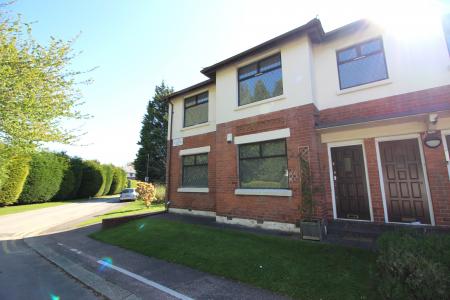 Flat Wellmead Close in Manchester