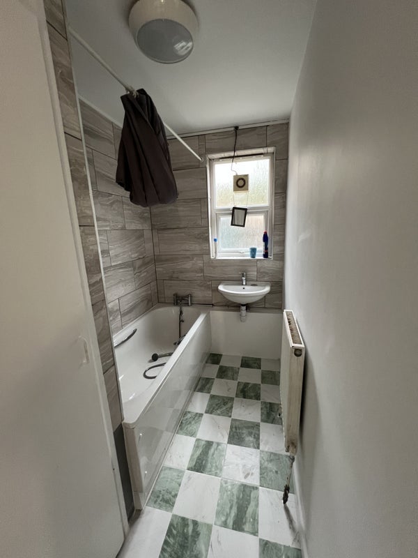 Flat Bath Close in Greater London