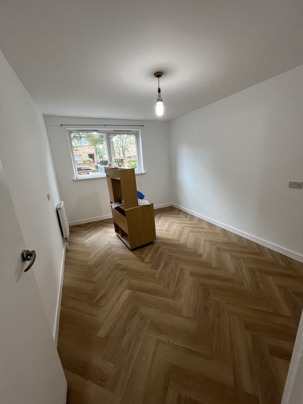 Flat Bath Close in Greater London