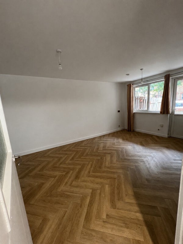 Flat Bath Close in Greater London