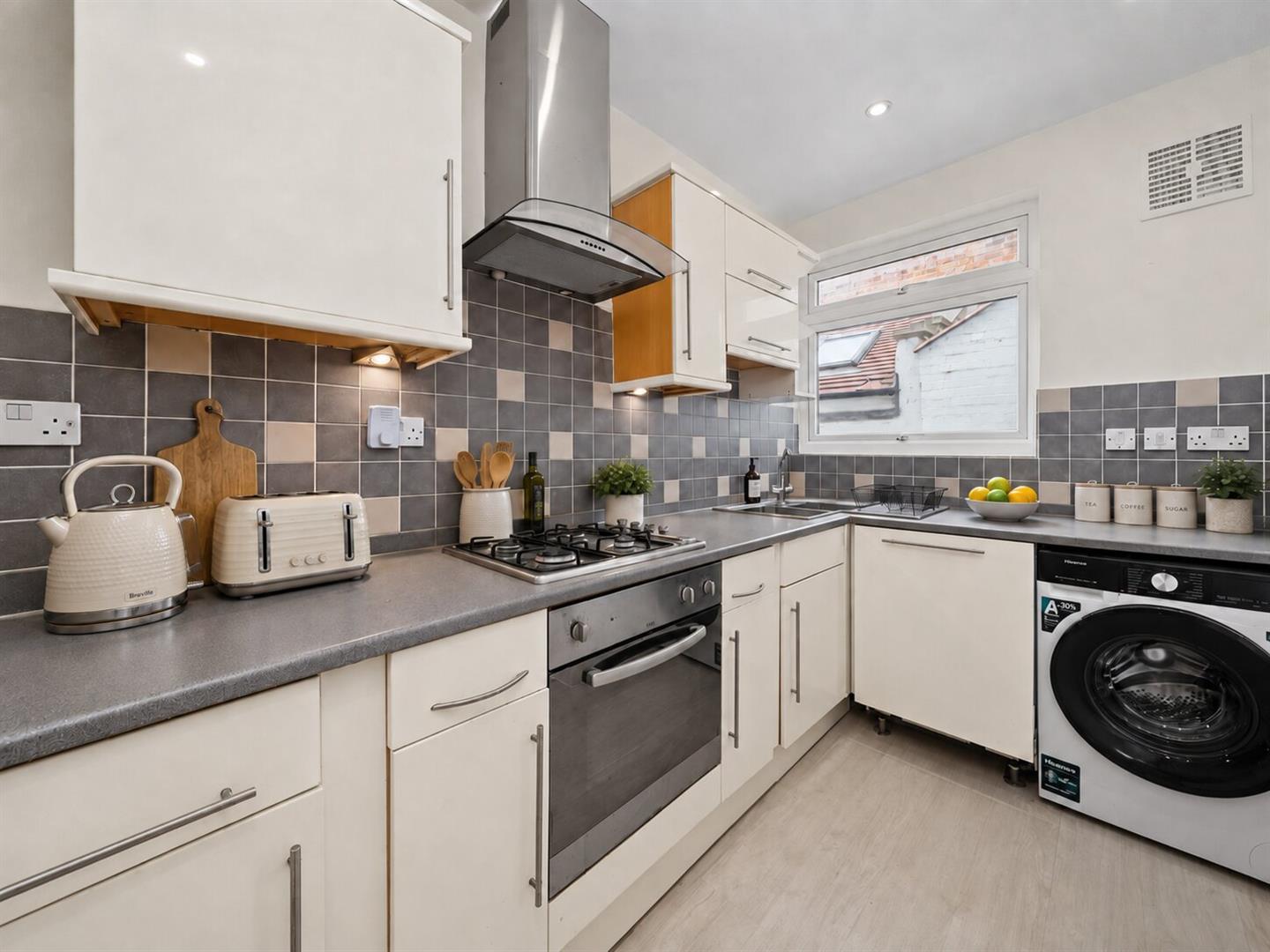 Flat Heriot Road in Greater London