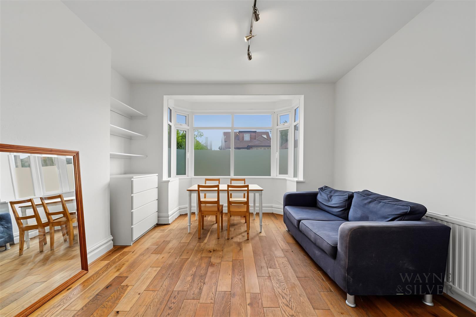Flat Heriot Road in Greater London