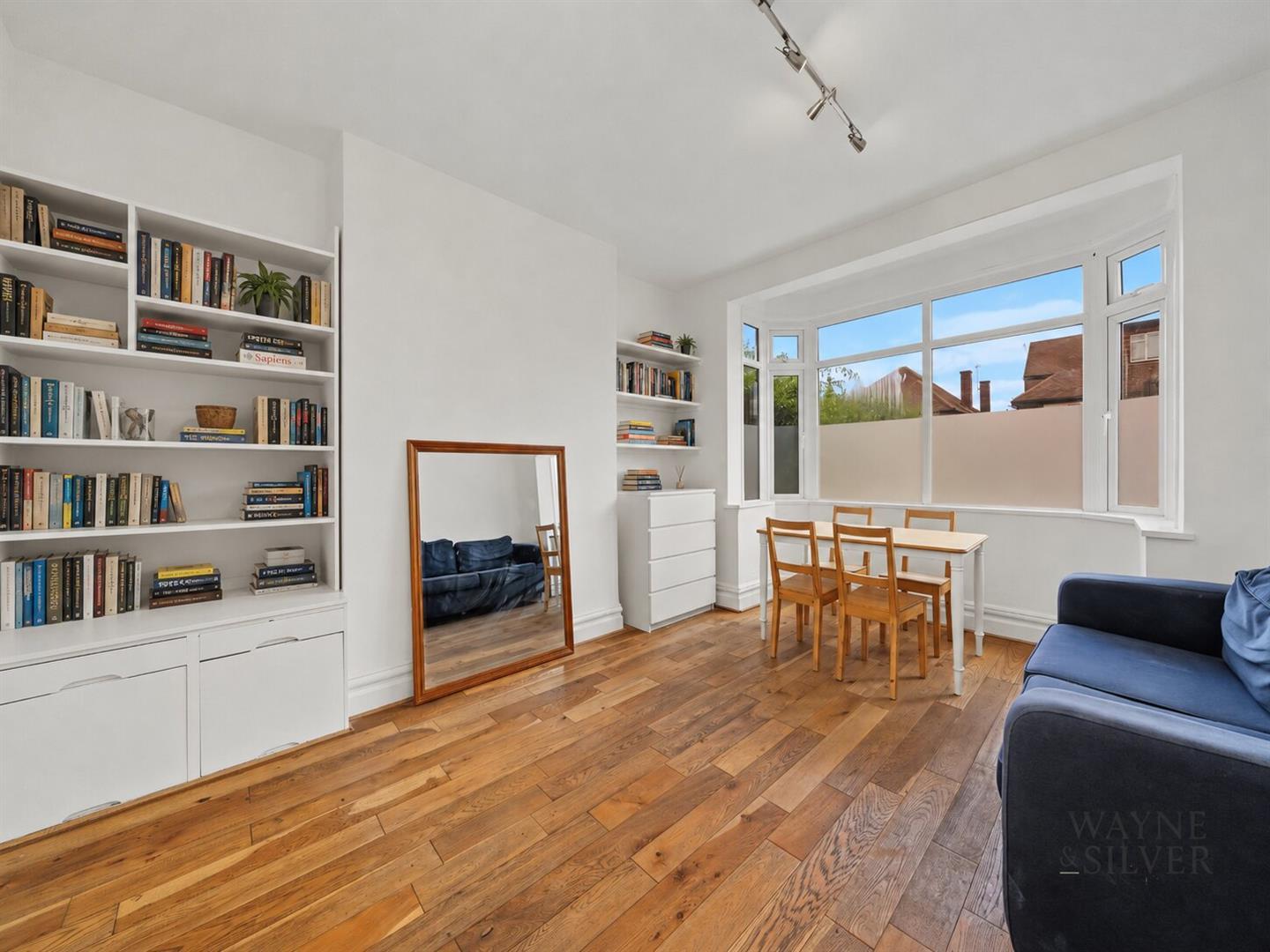 Flat Heriot Road in Greater London