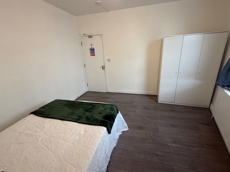 Room Springfield Road in Greater London