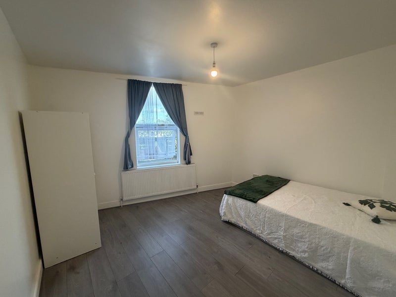 Room Springfield Road in Greater London