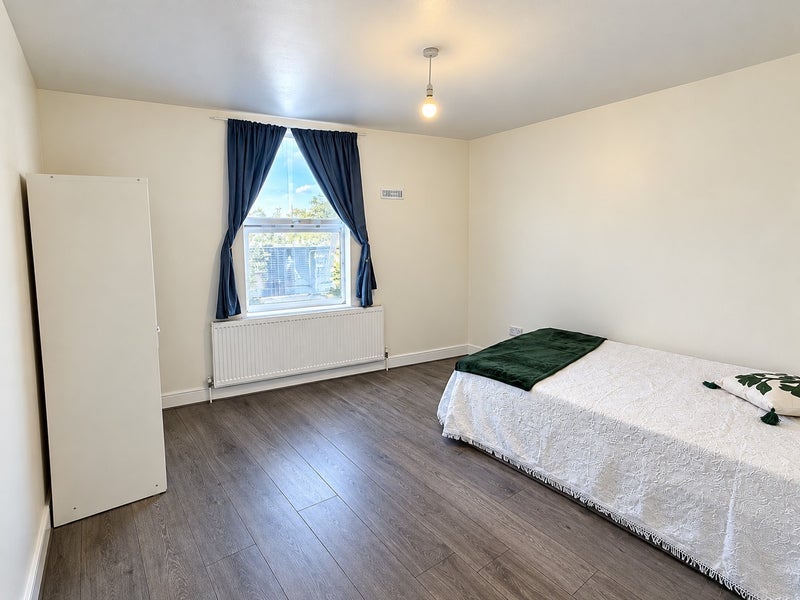 Room Springfield Road in Greater London