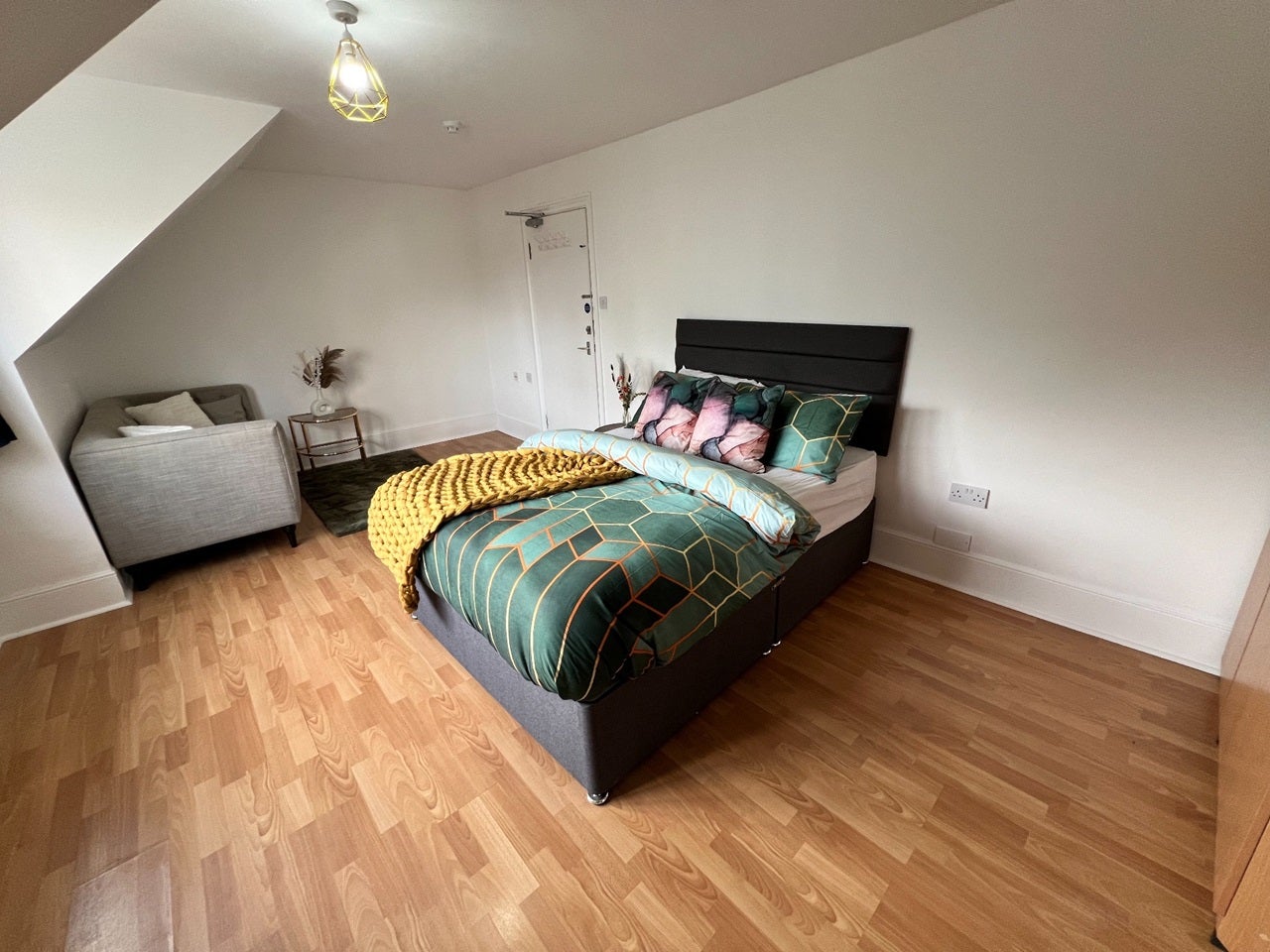 Room Station Road in Greater London