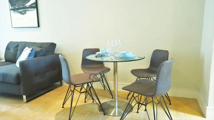 Flat Treveris Street in Greater London