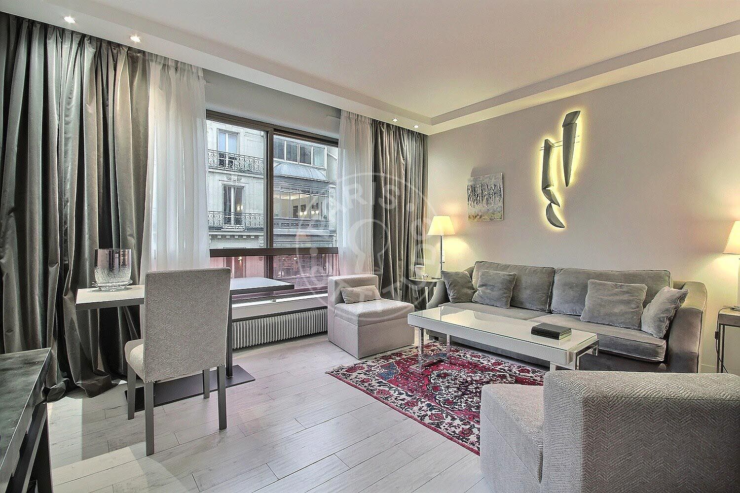 Flat Rue de Berri in Paris