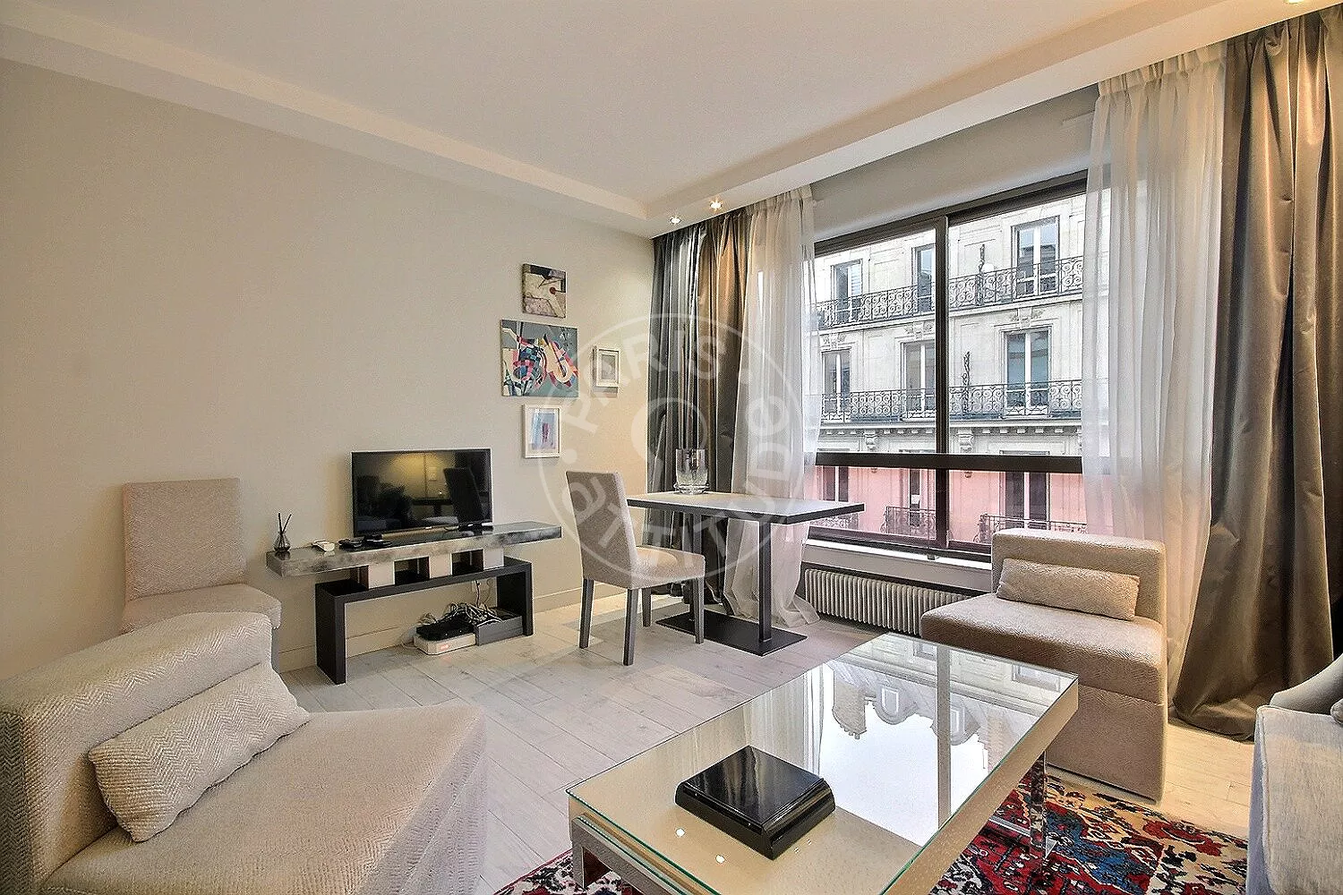 Appartement Rue de Berri à Paris