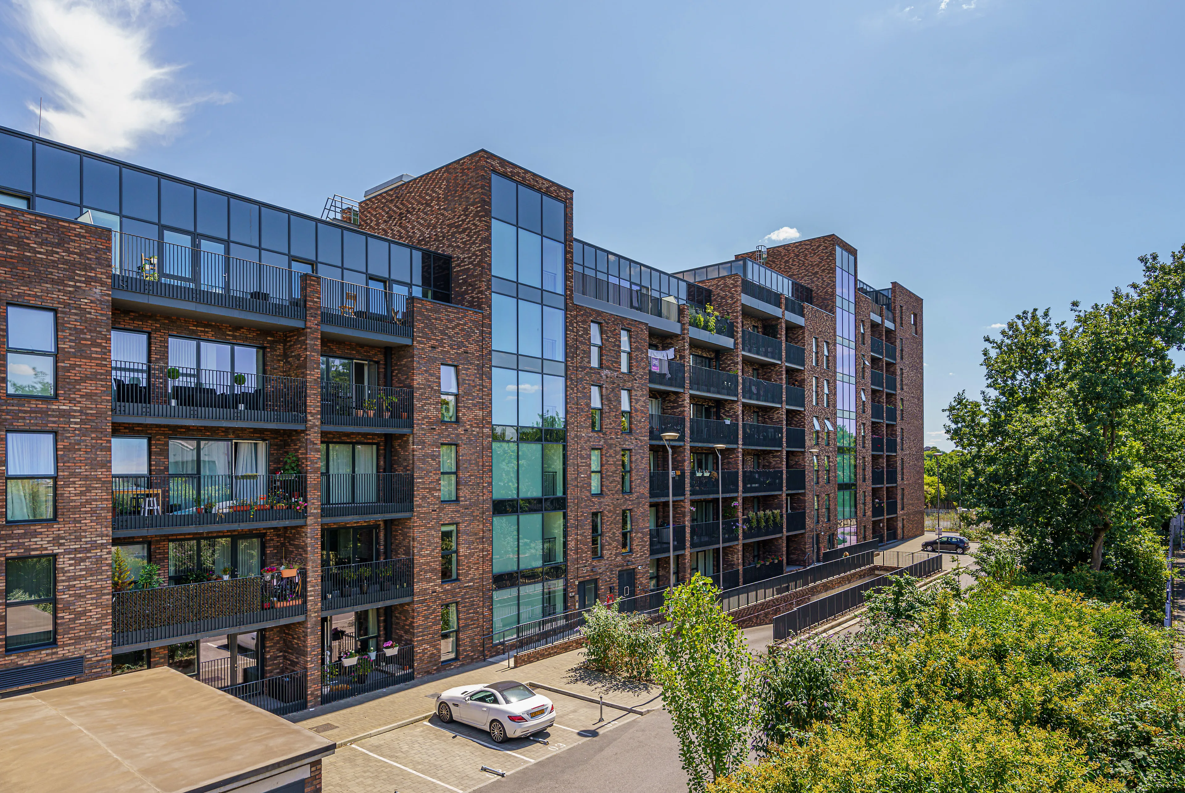 Flat Hatcham Street in Greater London