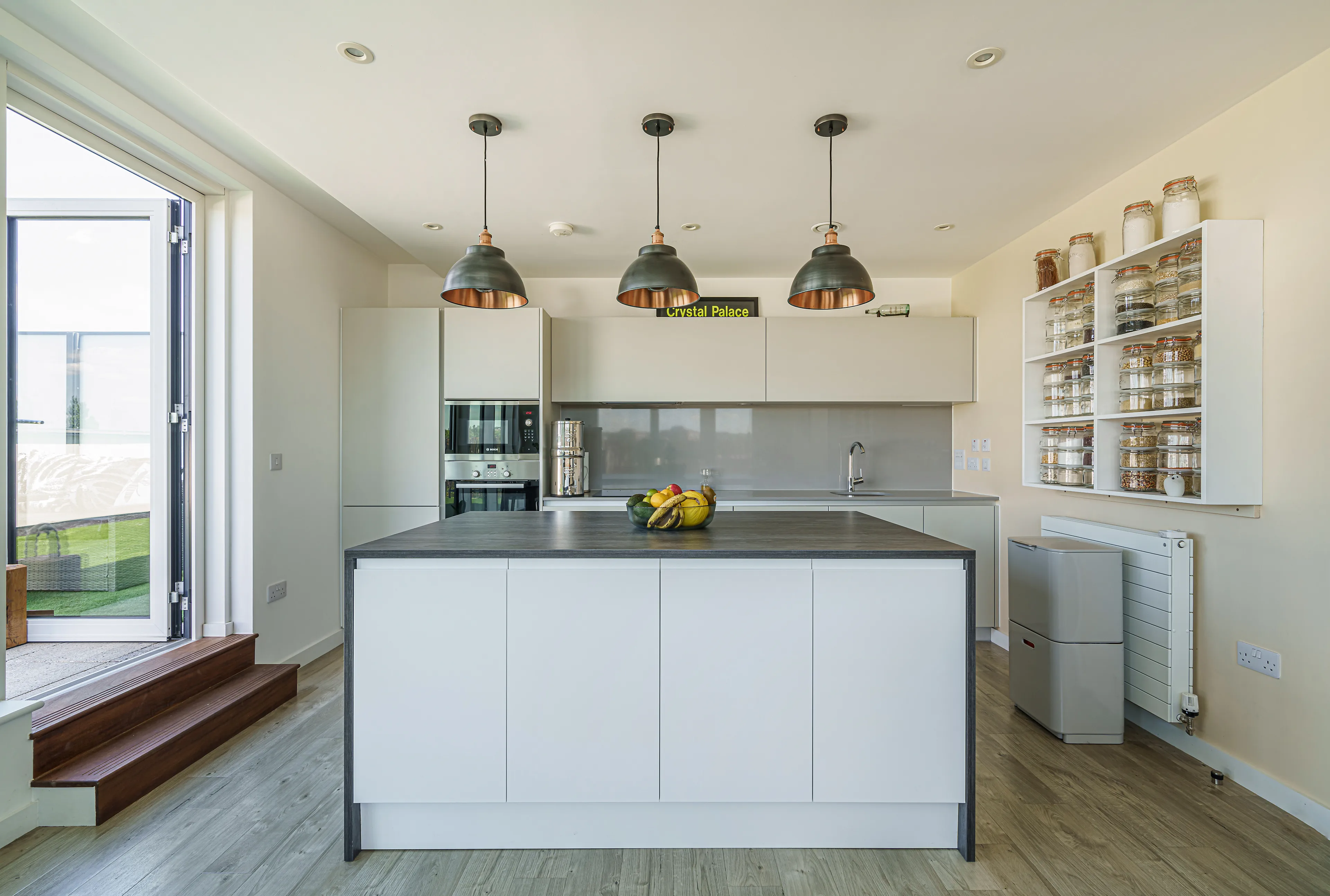 Flat Hatcham Street in Greater London