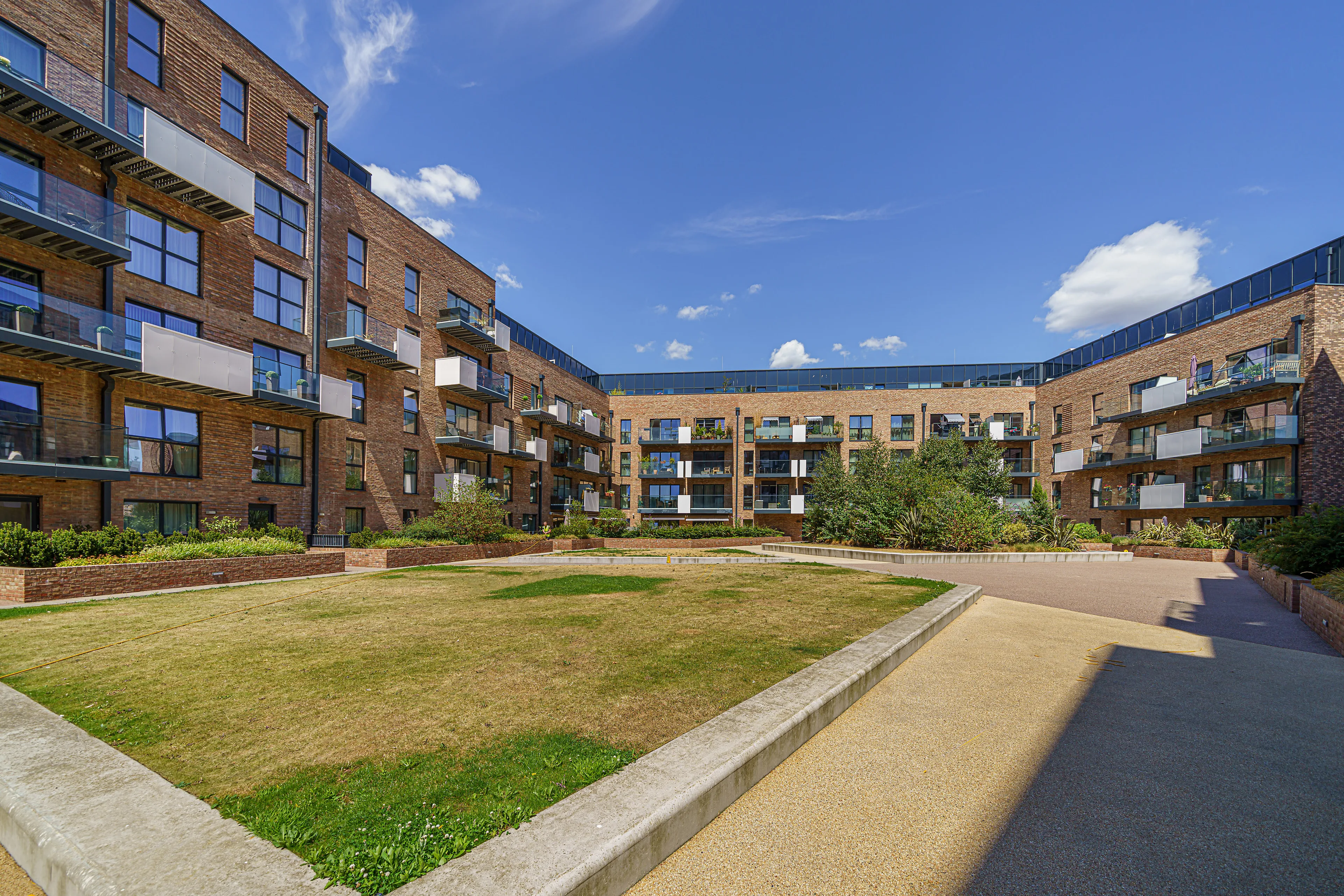 Flat Hatcham Street in Greater London