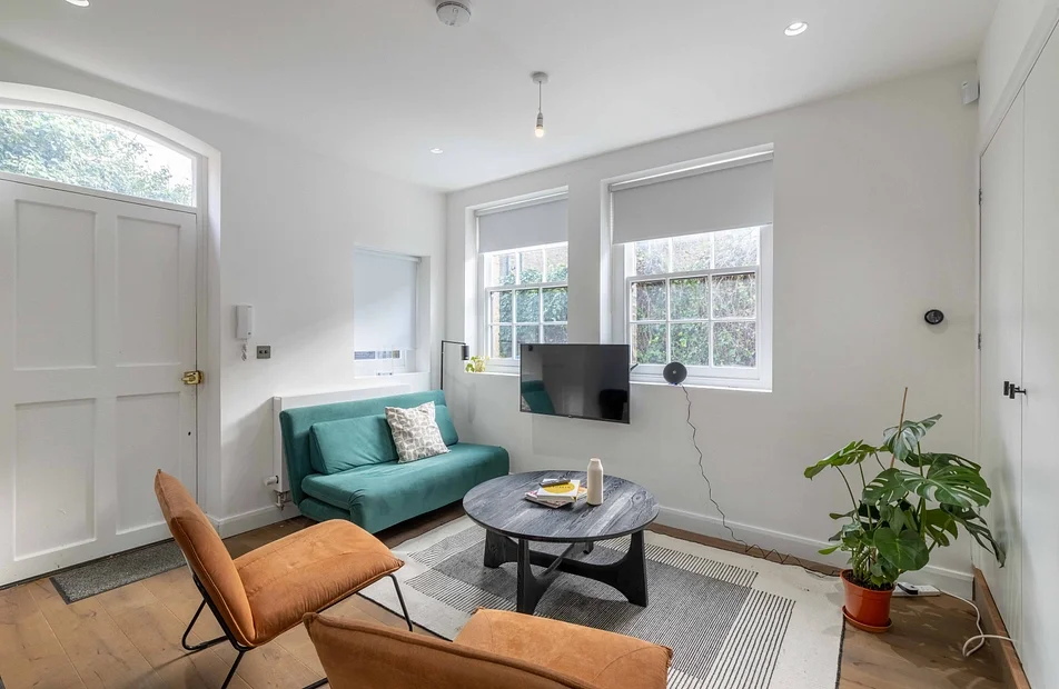 Flat Macroom Road in City of Westminster