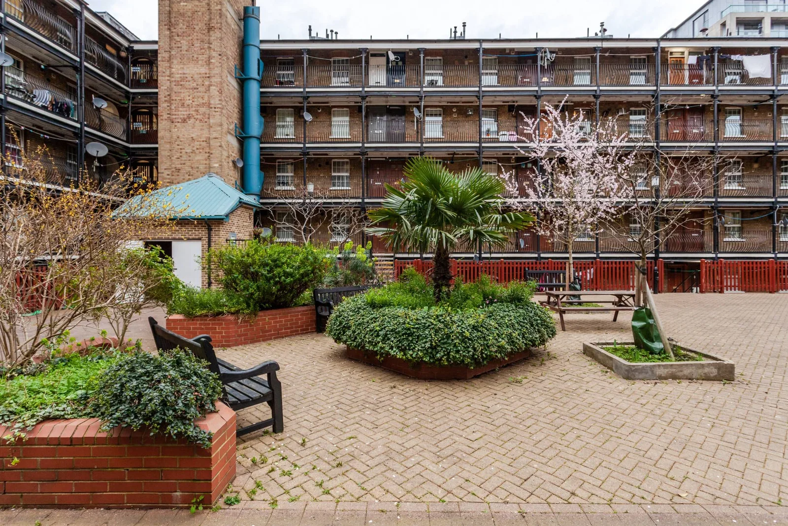 Flat Ebury Bridge Road in London