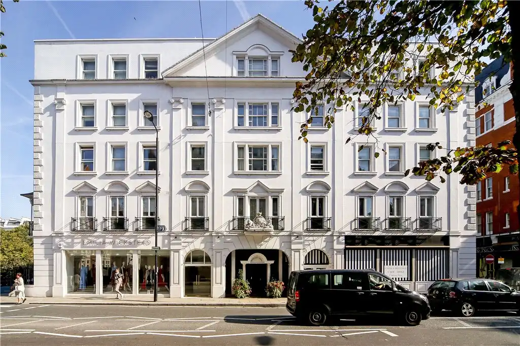 Flat Sloane Street in Greater London