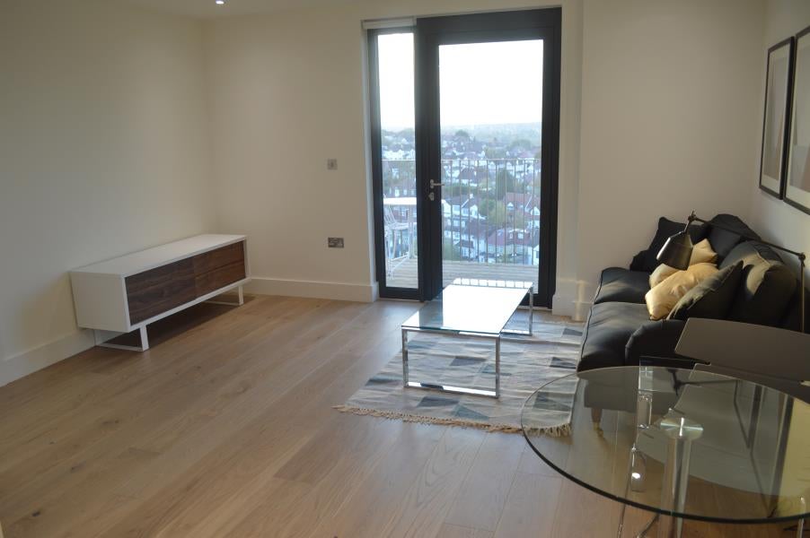 Flat Portal Way in London