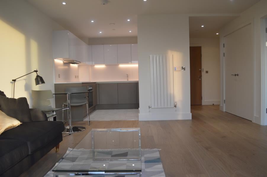 Flat Portal Way in London