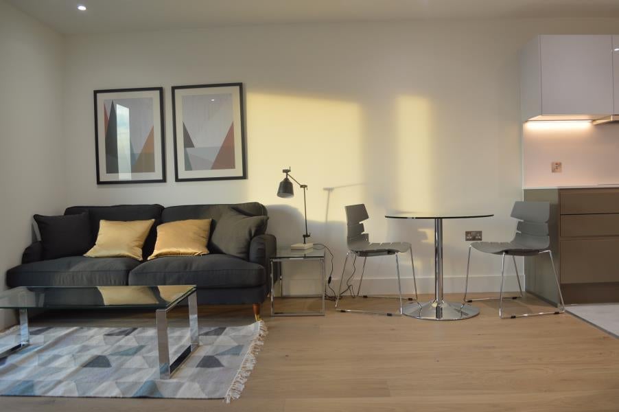 Flat Portal Way in London